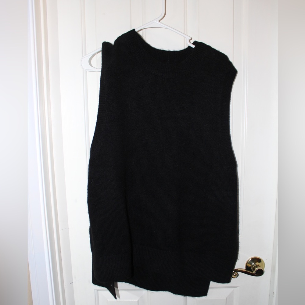 H&M sweater vest 🎈